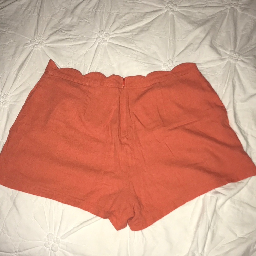 Boutique Scalloped Shorts - Picture 5 of 6